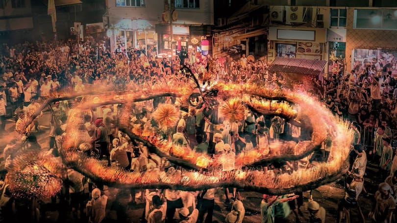 Fotografija plesa ognjenega zmaja – turistični odbor Hongkonga