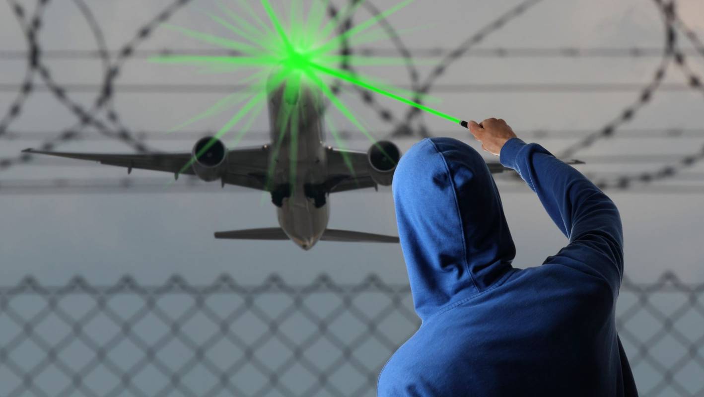 FAA: Laserschläge nehmen zu, auch wenn weniger Flugzeuge fliegen