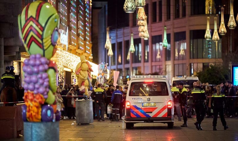 Serangan piso nalika Black Friday Shopping ing Den Haag