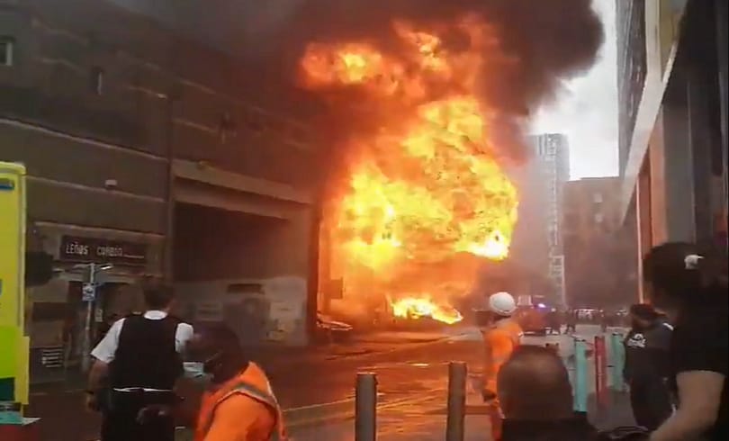 שריפה ענקית ופיצוץ: תחנת הרכבת הפיל והטירה בלונדון פונתה