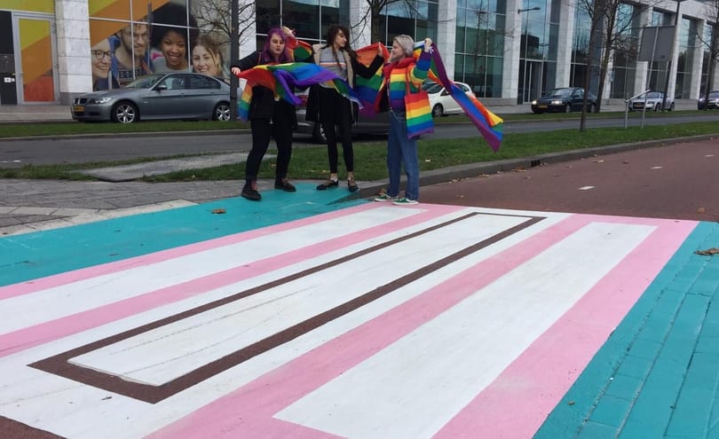 Kungani? INetherlands 'yokuqala ye-transgender crosswalk' ishiya abantu benwaya amakhanda