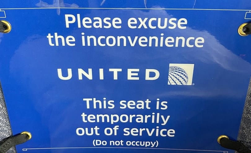 Preteški putnici prisiljavaju United Airlines da leti s praznim sjedalima