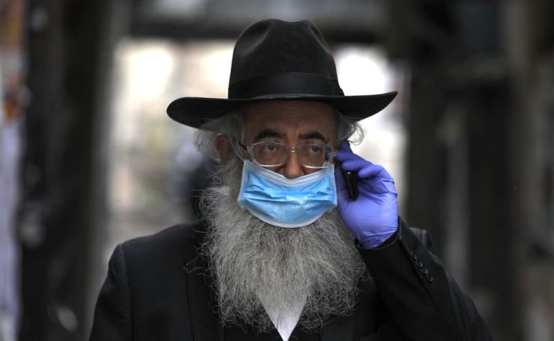 اسرائیل مذہبی راسخ العقیدہ افراد کے لئے داڑھی کے موافق COVID-19 ماسک بنائے گا