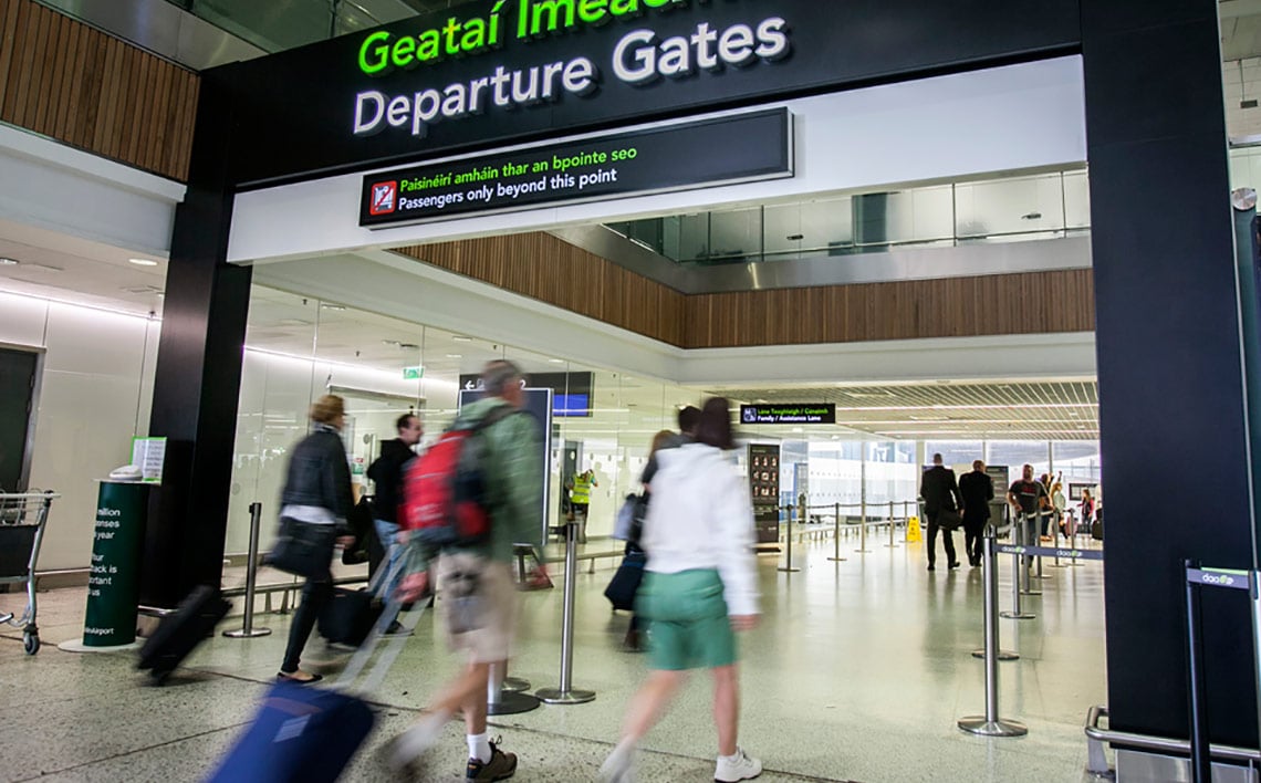 Tráfego de passageiros nos principais aeroportos da Irlanda aumenta 230%