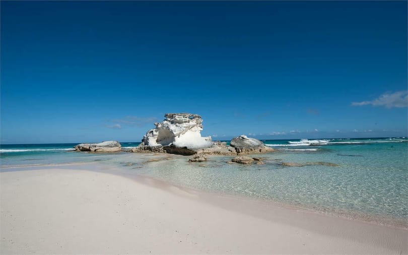 14 острова на Бахамските острови са готови да посрещнат посетителите с отворени обятия