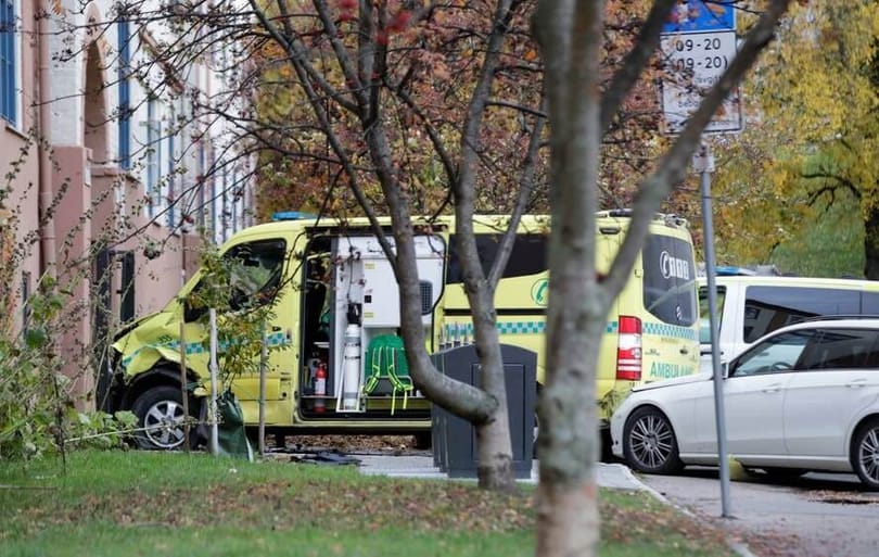 Terorism în Oslo: Cinci răniți ca bărbat înarmat în ambulanți furați de berbeci din apropiere