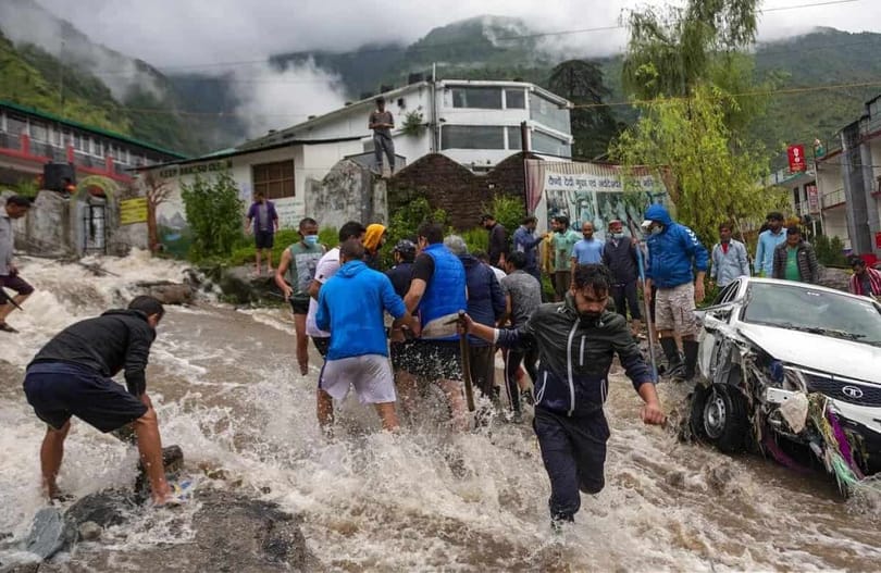 Almeno 50 persone muoiono nei monsoni dell'India