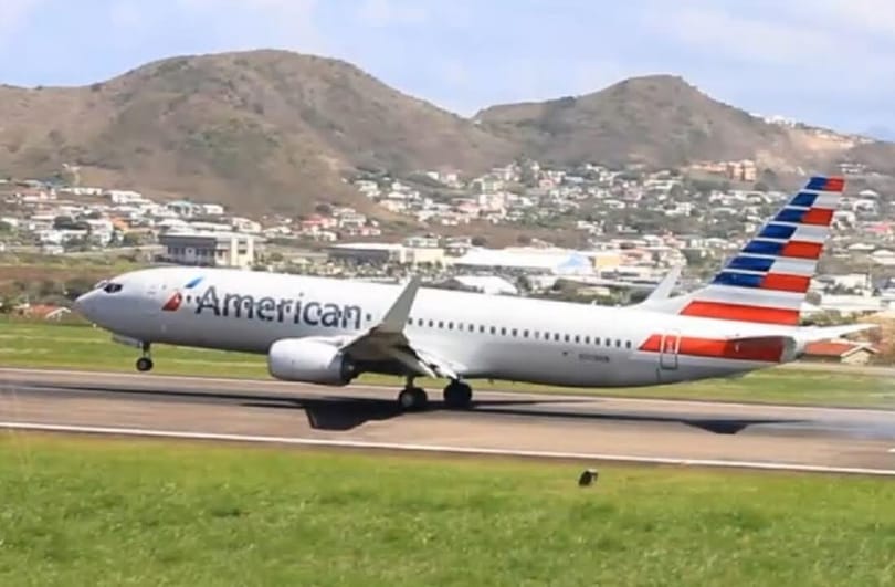 I-American Airlines neDelta Air Lines bandisa insizakalo yasehlobo yaseSt. Kitts evela kwaJFK