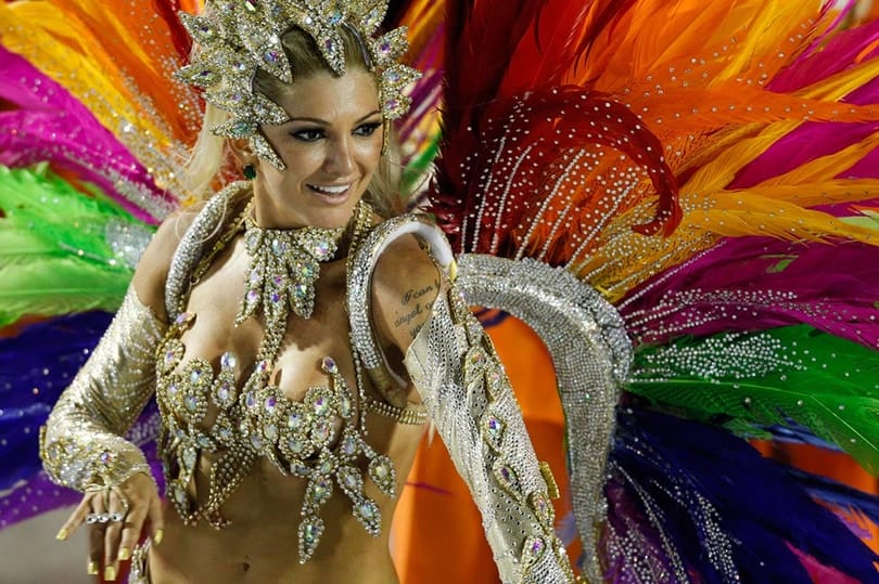 Rio de Janeiro Carnival na tolopoina i se taimi le tumau ona o le COVID-19 faʻamaʻi