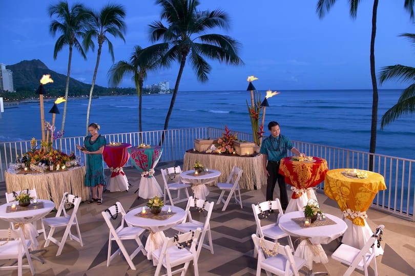 Outrigger Hotels and Resorts na Havaji a Thajsku: Usmievajúci sa za maskou