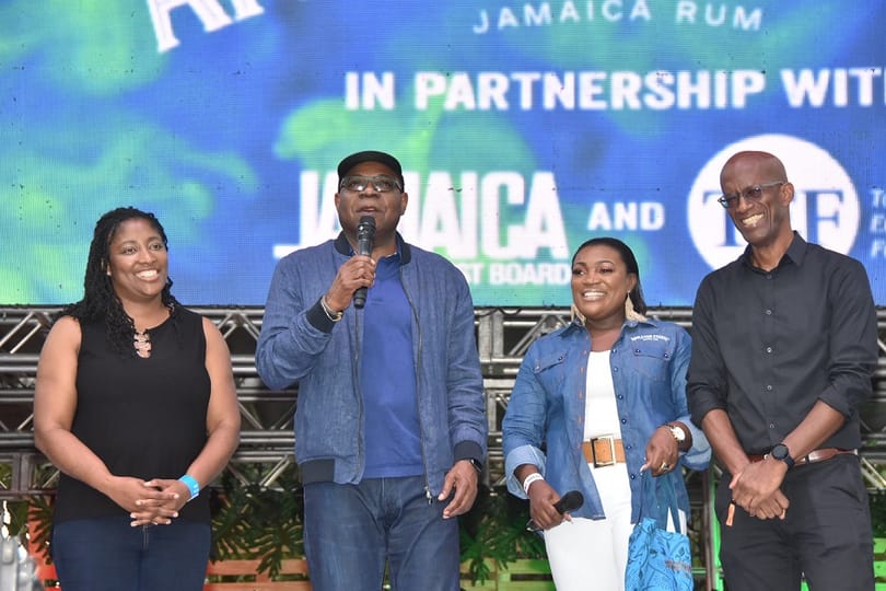 Le ministre jamaïcain du tourisme appelle au festival du rhum à Montego Bay