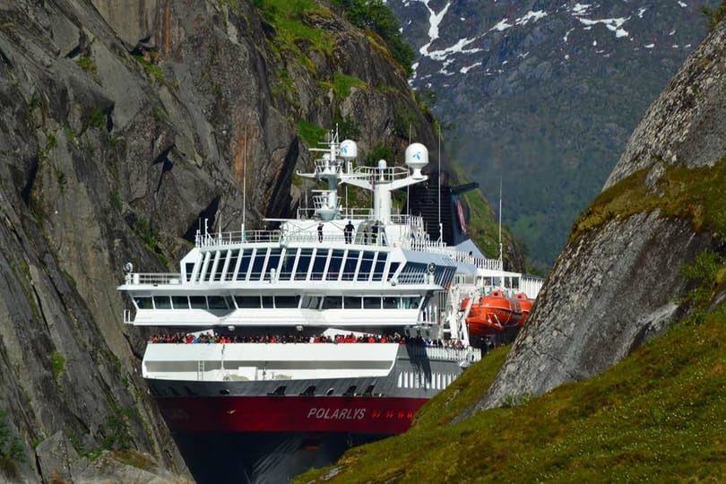 Hurtigruten аялалын шугам нь үйл ажиллагааг зогсоох хугацааг сунгадаг