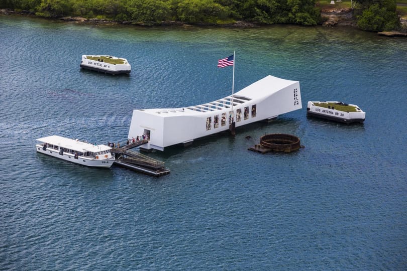 Zamknięcie pomnika Pearl Harbor zgodnie z zarządzeniem awaryjnym gubernatora Hawajów