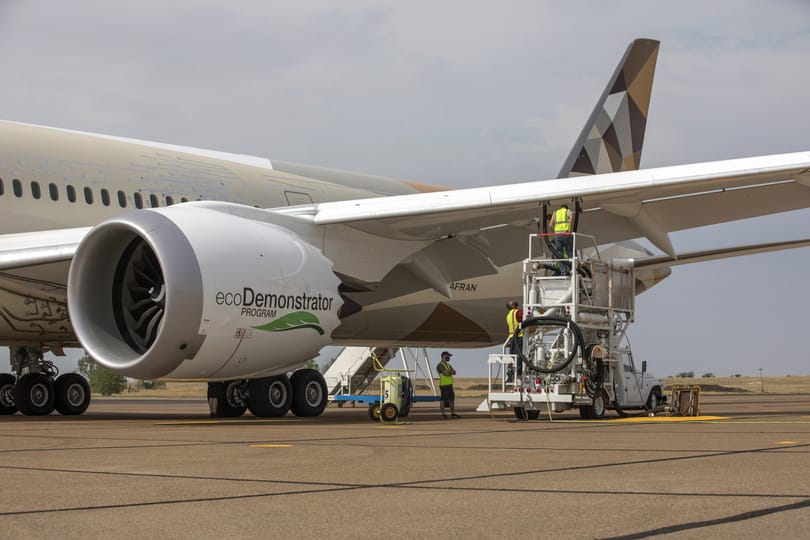 Boeing lan Etihad Airways ngunggahake bahan bakar penerbangan berkelanjutan menyang level sabanjure