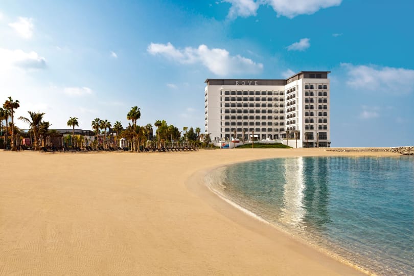 Rove La Mer pludmale: Dubaijā tiek atvērta jauna viesnīca