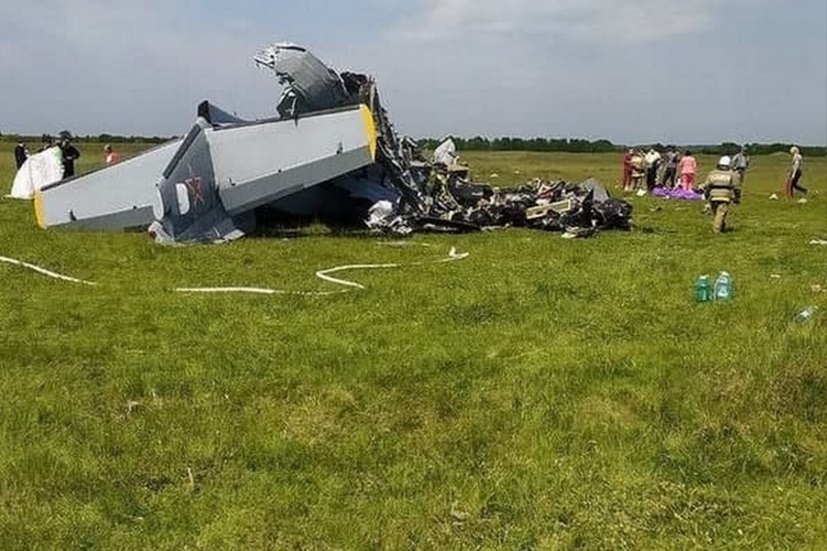 У паду руског авиона девет људи погинуло, неколико повређено