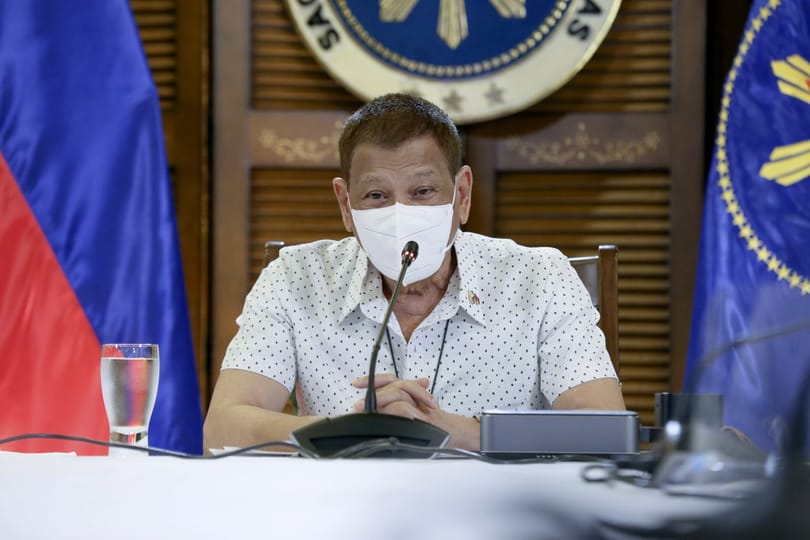 President Duterte: Si no voleu vacunar-vos, aneu a la presó o marxeu de Filipines.