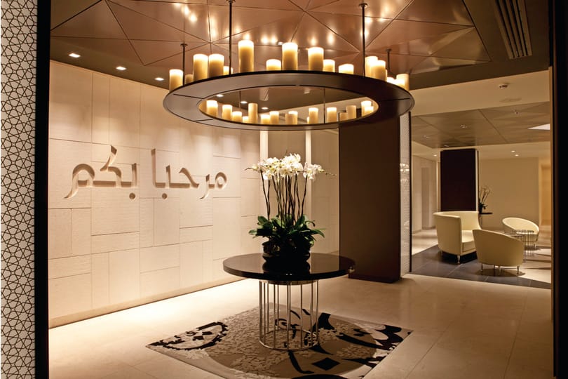 Naujas „Qatar Airways“ dažnų keleivių salonas Londono Heathrow salėje
