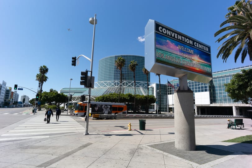 Лос Анджелис възобновява срещи с до 300 души