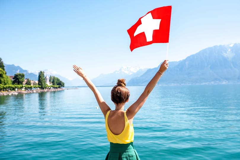 Schweiz åbner sine grænser for vaccinerede Gulf-turister