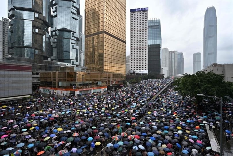 Buruh pariwisata Hong Kong, para pengecer berjuang kanggo tetep ngambang ing tengah-tengah protes