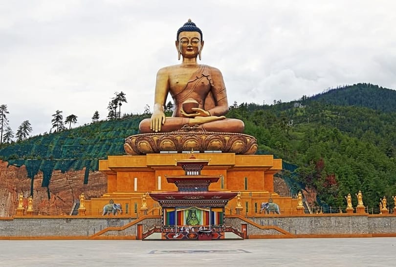 Butanas vėl atidaro savo sienas, bet trigubai padidina turizmo mokestį