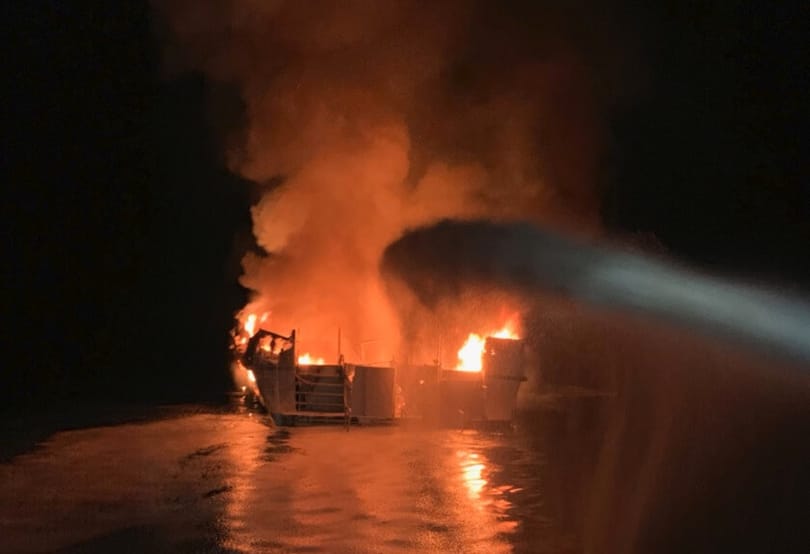 34 gevreesd om dood te gaan bij een enorme brand op een duikboot voor de kust van Californië