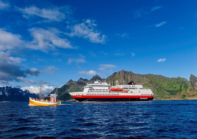 I-Hurtigruten yethula uhambo olusha lwe-Dover ne-Hamburg expedition cruise