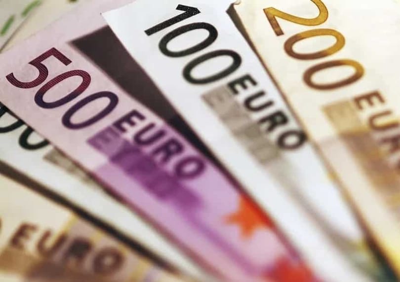 Đồng tiền châu Âu chìm xuống mức thấp nhất trong hai mươi năm
