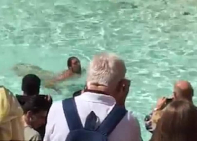 תיירים בוונציה נעצרו, קנסו 3,000 אירו בגין שחייה עירומה בתעלה