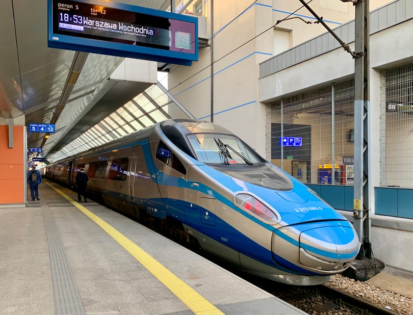 Polen enthüllt ambitiéise High-Speed ​​​​Rail Project, déi kulturell Pärelen verbënnt