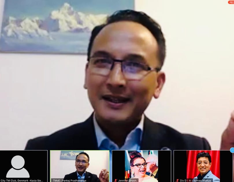 Nepal acull una reunió mundial de Toastmasters durant el tancament