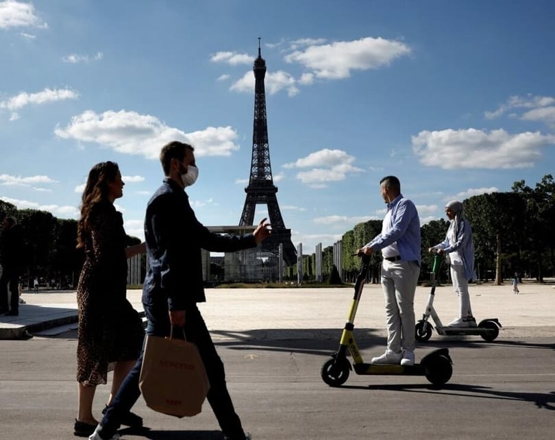 Париж электронды скутерлерді жалға алуға тыйым салды