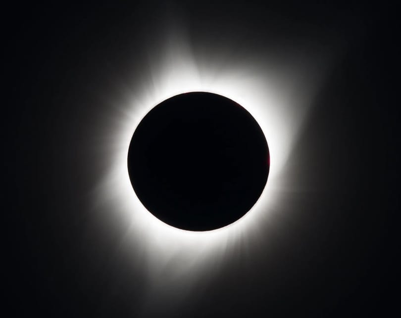 State of Emergency muNiagara Vanopfuura miriyoni imwe Solar Eclipse Vashanyi