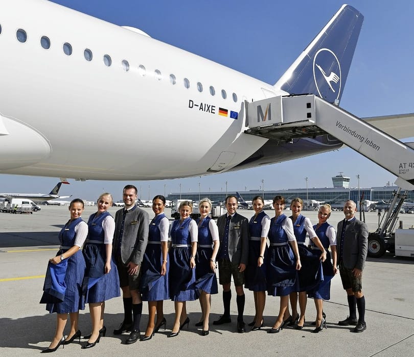 Октоберфест 2023 Lufthansa Trachtencrews Dirndl Flight