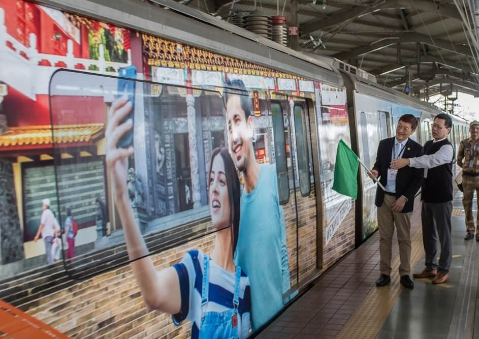 ထိုင်ဝမ်ခရီးသွားလုပ်ငန်းမွန်ဘိုင်းရှိရထားလမ်းကိုစီး