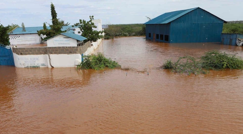 肯尼亚灾难性洪水中的死亡和混乱