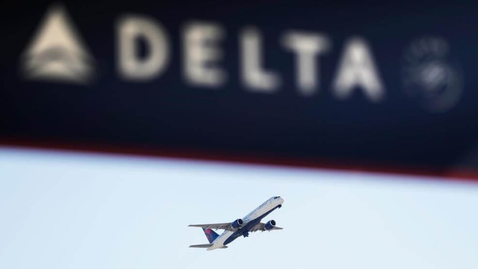 „Delta“ teikia 100 skrydžių, kad padėtų išgyvenusiems asmenims, skiria papildomą 1.5 mln. USD Nacionalinei prekybos žmonėmis linijai