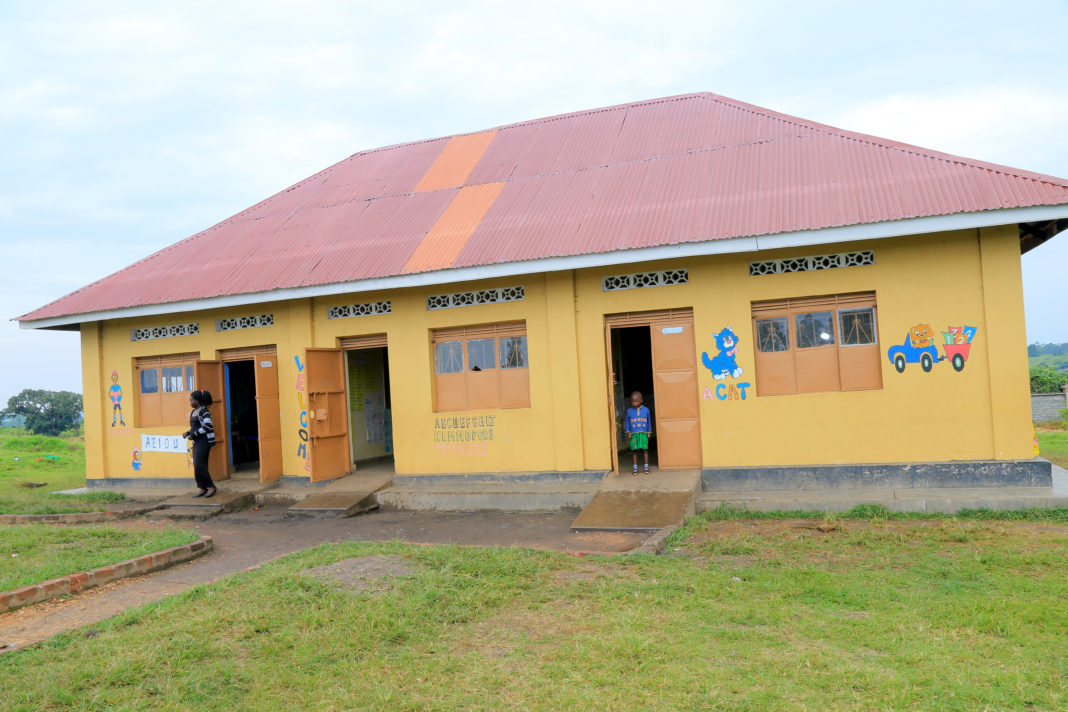 Iwaju-viw-ti-ile-iwe-nọọsi-Àkọsílẹ-ni-ni-EKF-Campus-in-Western-Uganda