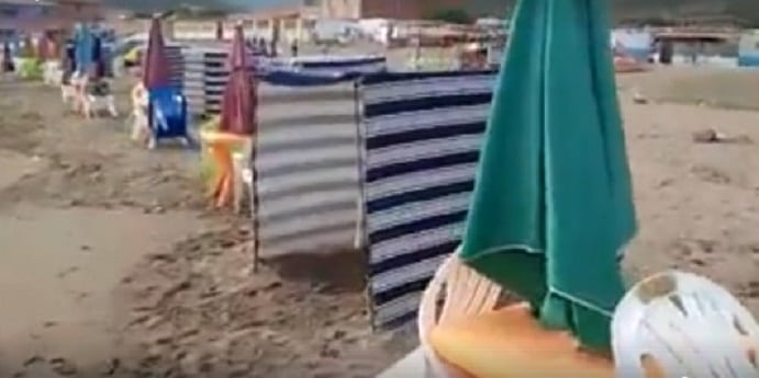 Алжир-пляж-парасолька-мафія