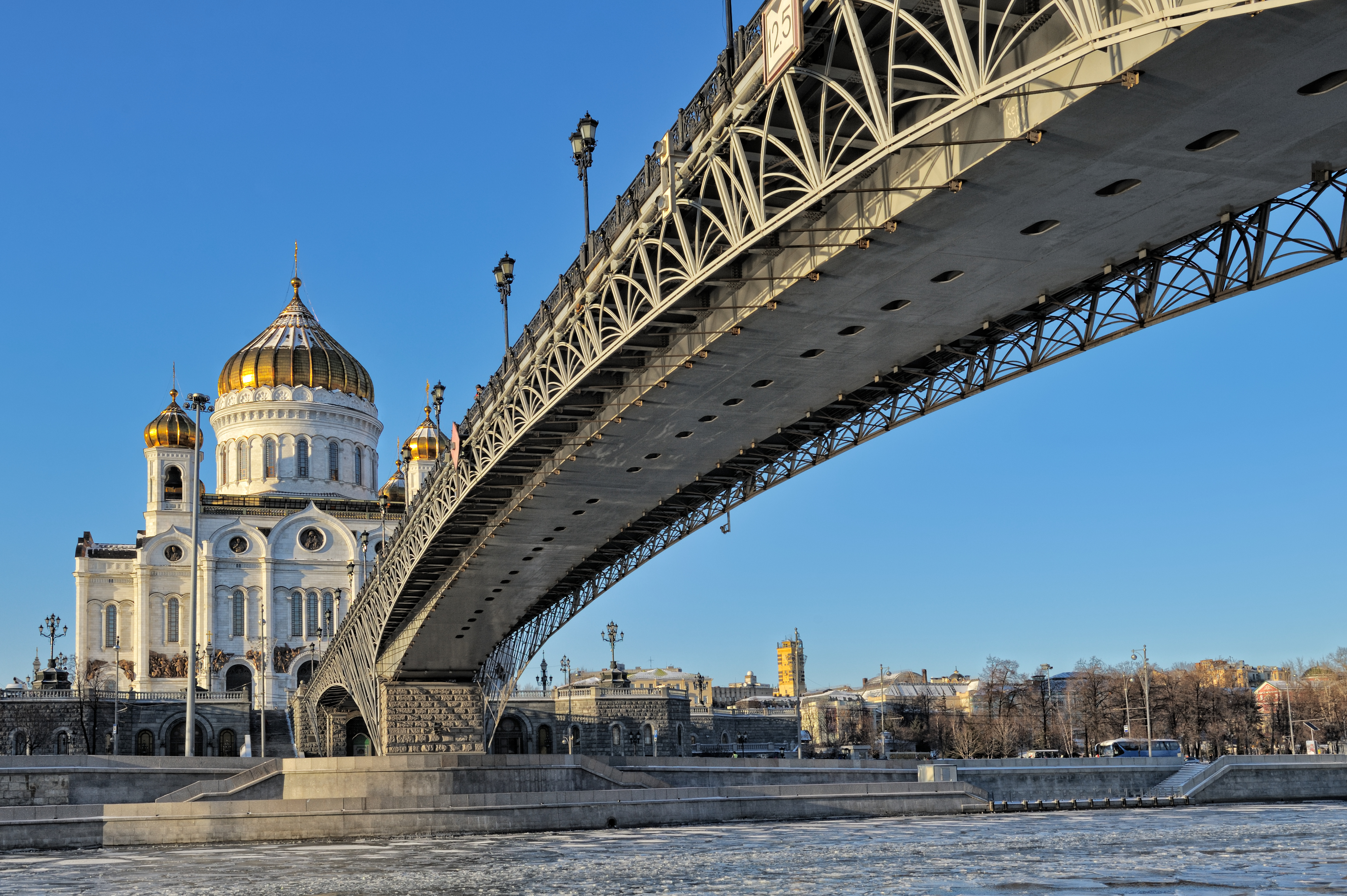 Столица представлять. Фотообои Патриарший мост.