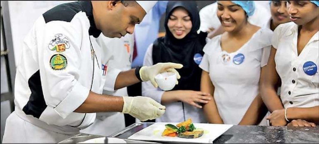 Srilal-1-Nuoriso-suurlähettiläät-koulutetaan kulinaarista taidetta