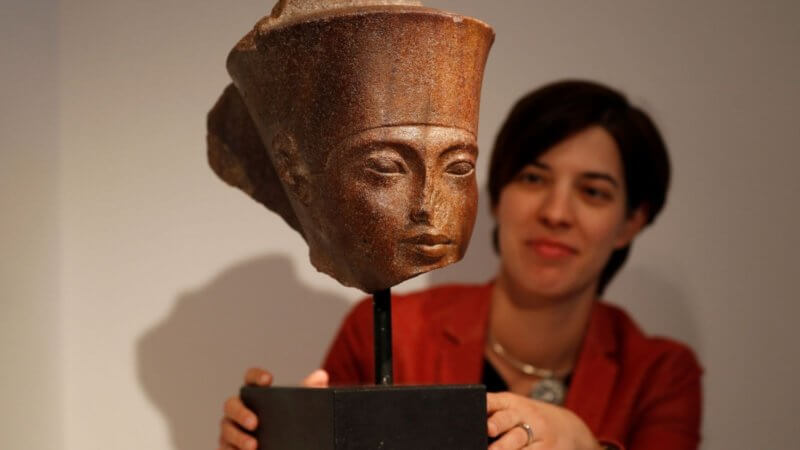 Egypt Irked By Sale Of Stolen King Tut Bust At Christie S Auction In London