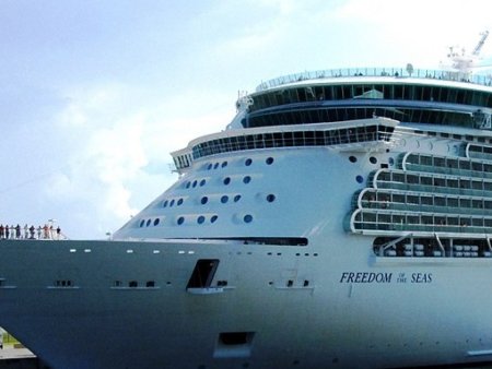 1-year-old girl dies in Puerto Rico: Falls from docked cruise ship