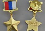 Les pilotes qui ont sauvé 233 vies dans la catastrophe de l'Airbus A321 ont reçu des médailles de `` héros de la Russie ''