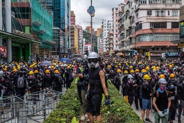 Reiseforsikringsvarsel: Hong Kong-protesten bryter ut, flyvninger kansellert
