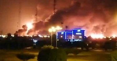 'Tiros e explosões': grandes instalações petrolíferas sauditas em chamas após ataque de drones