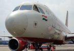 एयर इंडिया जेटले कोलकातामा माहुरीको ब्लक ककपिट विन्डो पछि टेक अफ छोड्छ