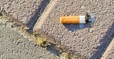Turistas, atenção: Portugal declara guerra às bitucas de cigarro