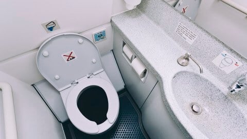 ベーシックエコノミー航空運賃：飛行機のトイレの使用制限